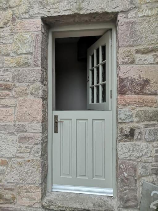 Converted Cattle Barn Overlooking Strangford Lough Нютаунардс Екстериор снимка